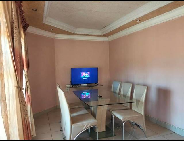 3 BEDROOM PROPERTY TO RENT IN CHROOM PARK